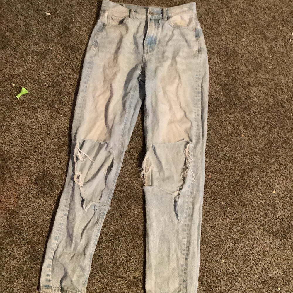 American eagle knee ripped mom jeans